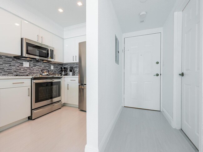 Building Photo - 2501 S Ocean Dr