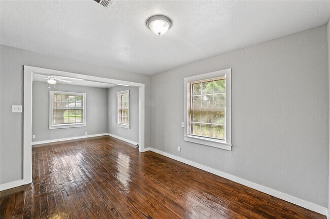 Foto del edificio - 4125 Dockrell St