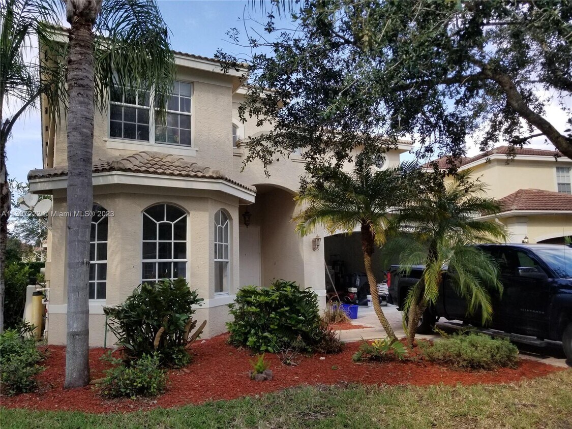 Primary Photo - 11266 Millpond Greens Dr