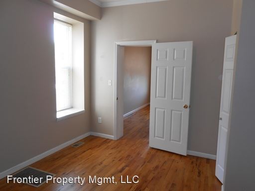 Building Photo - 1112 MacKay Pl