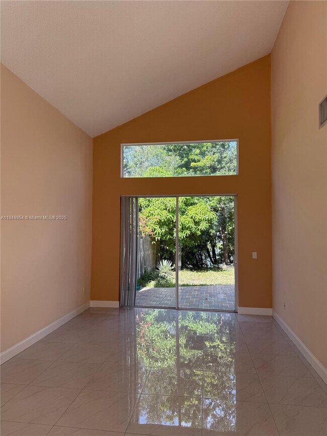 Foto del edificio - 315 NW 153rd Ave