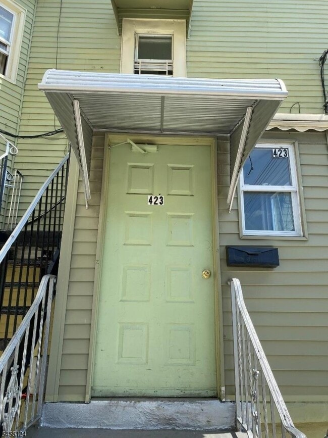 Building Photo - 423 Elizabeth Ave