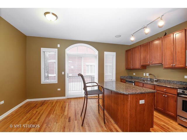 Building Photo - 1703 S Prairie Ave