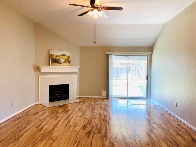 Building Photo - 1404 Helmsley Dr