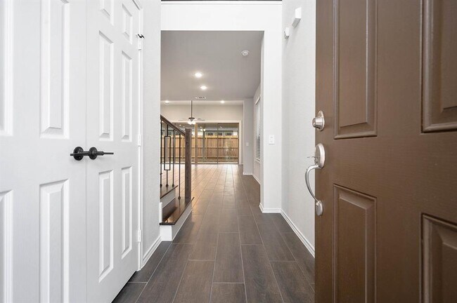 Building Photo - 3405 Knighton Hill Dr