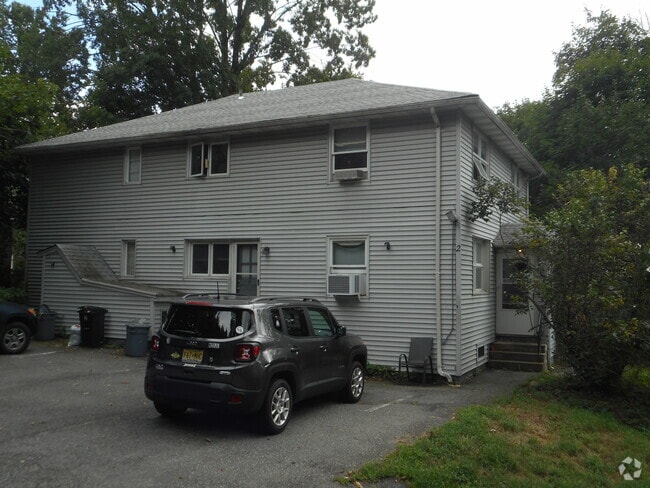 Building Photo - 2 Hasbrouck Ave