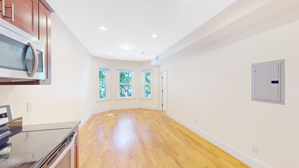 Primary Photo - 79 Brighton Ave