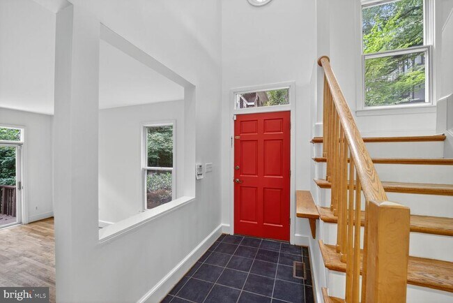 Foto del edificio - 4532 Broad Branch Rd NW