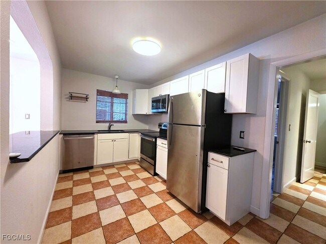 Building Photo - 1534 Avalon Pl