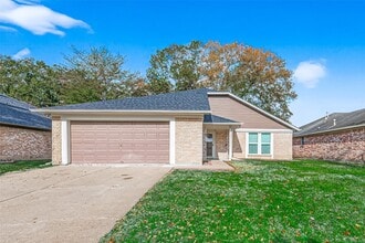 Building Photo - 1010 Valley Ranch Dr