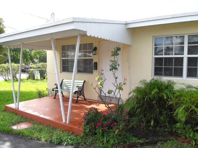 Front porch ,yard - 900 SW 7th Terrace