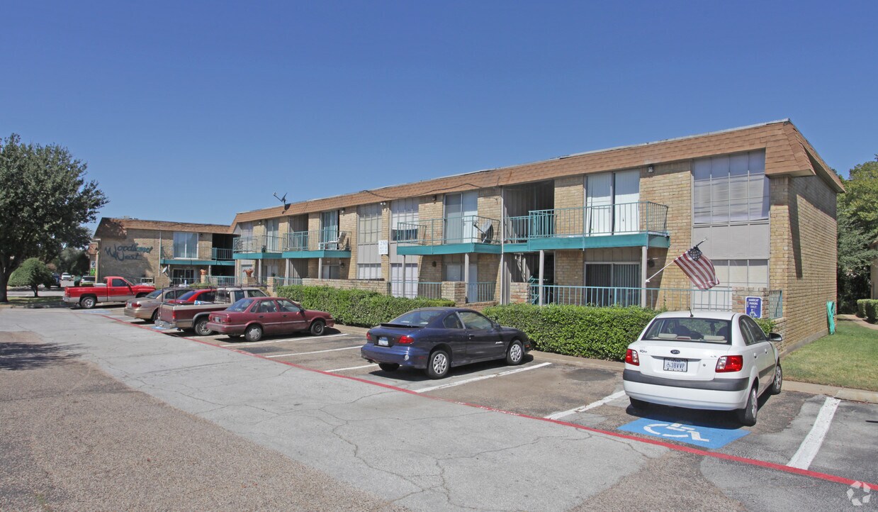 Woodland West Apartments 2601 Lynnwood Dr Arlington, TX