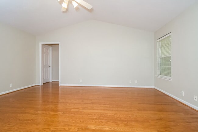 Building Photo - 7113 S Hampton Blvd