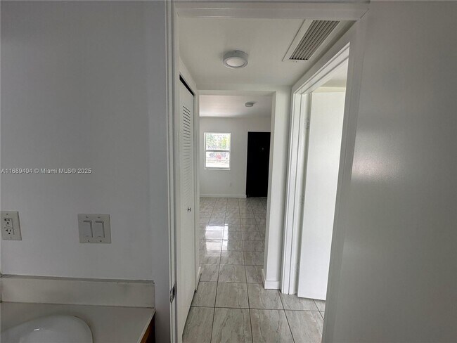 Foto del edificio - 1130 NW 62nd St
