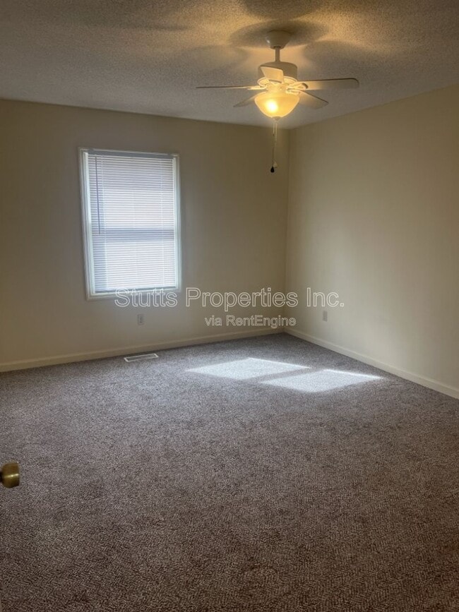 Building Photo - 253 Woodcastle Dr