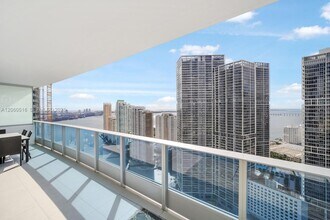 Building Photo - 200 Biscayne Blvd Way