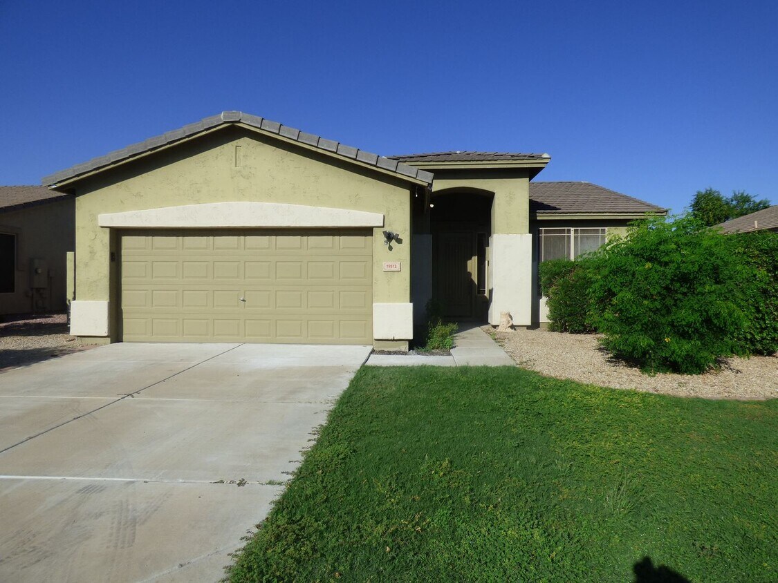 Primary Photo - Location! Location! Location! 4 bedroom ha...