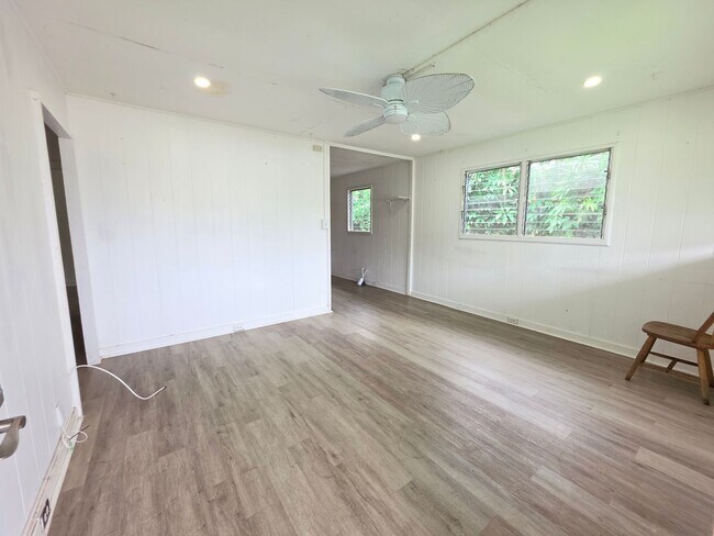 Building Photo - 104 Panaewa St