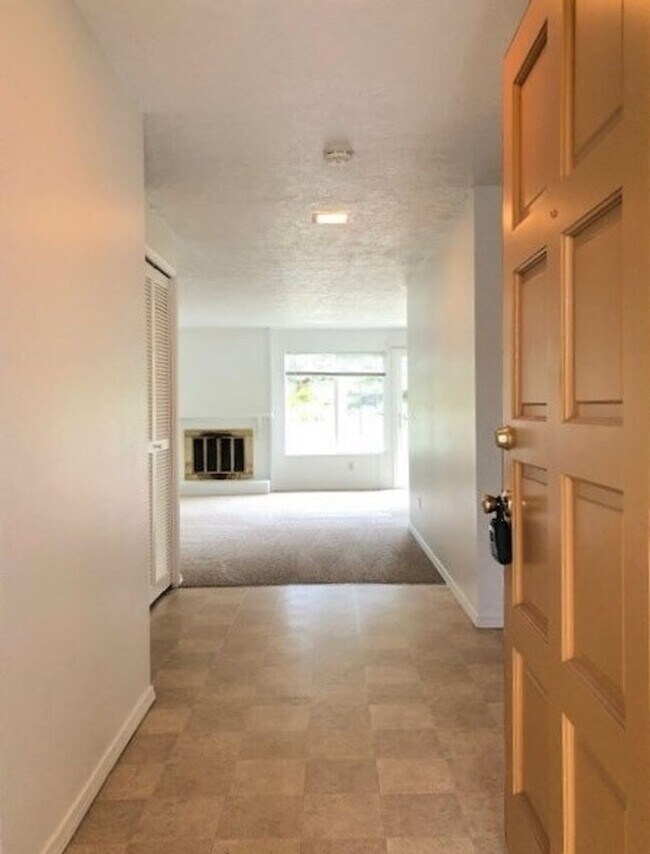 Foto del edificio - Well Cared For Home in Oak Hills Neighborh...