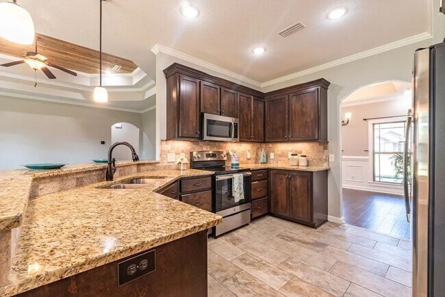 Building Photo - Available April!