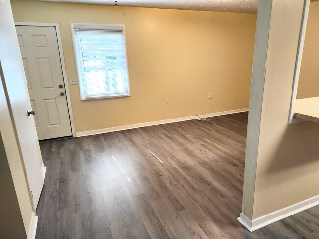 Planta baja con planta abierta - 5230 Beach Dr