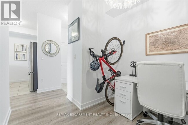 Building Photo - 35 Southshore Cres