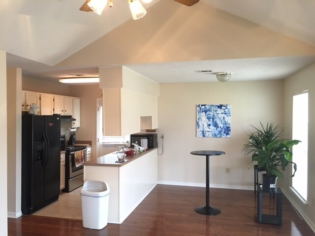 Foto del edificio - 3 Bed/1 Bath for Rent in Pearl!