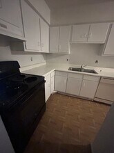 Building Photo - 5625 Antoine Dr