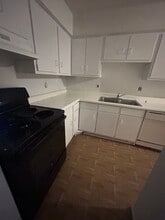 Building Photo - 5625 Antoine Dr