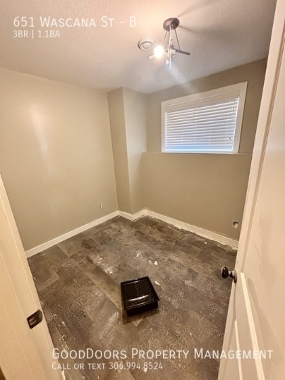 Building Photo - 651 Wascana St