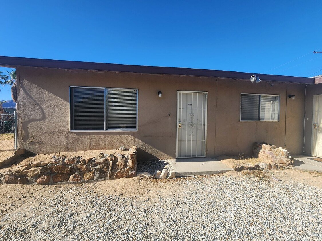 Foto principal - 6212 Abronia Ave