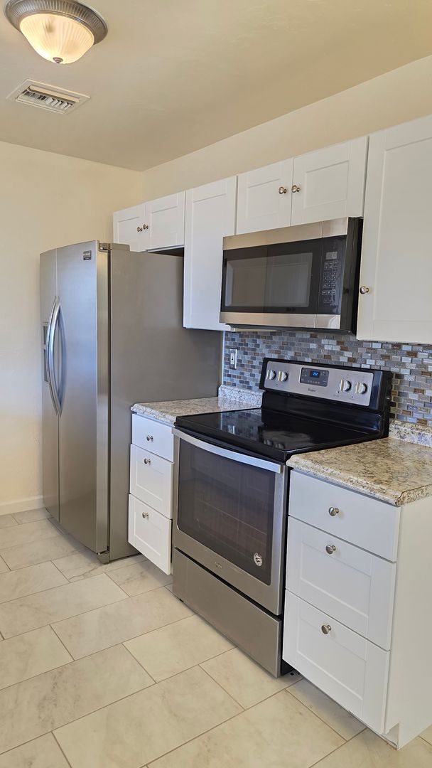 Foto del edificio - 4167 E Market St