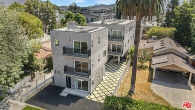 Building Photo - 10826 3/4-10824 Hesby St