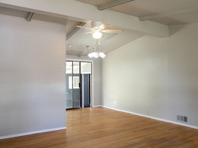 Foto del edificio - Bright and vaulted house in quiet, desirab...