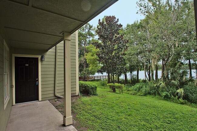 Building Photo - Beautiful Lake Front 2/2 Condo Near UCF !!!!