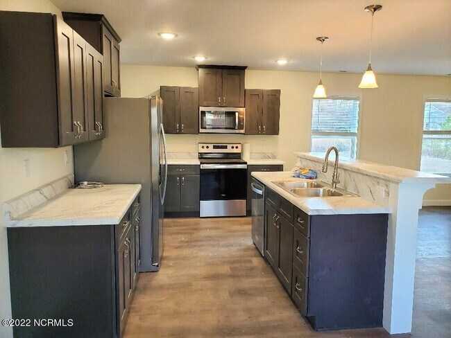 Building Photo - 107 Adelaide Ct