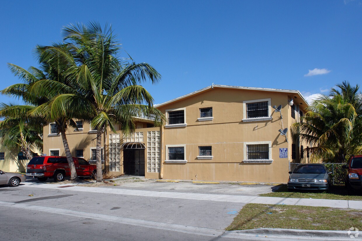 Building Photo - 115 W 28th St
