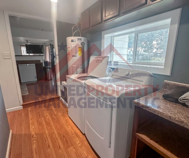 Foto del edificio - Fully Furnished 4 bedroom 3 bathroom home