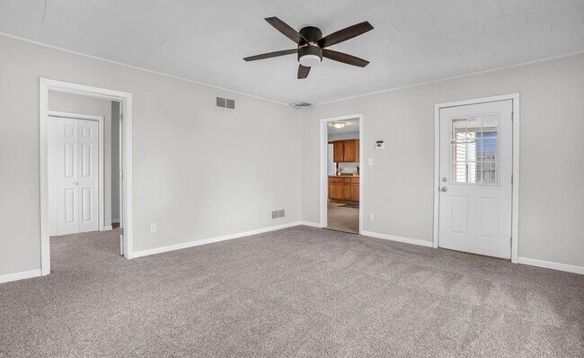 Foto del edificio - 105 E Bates St