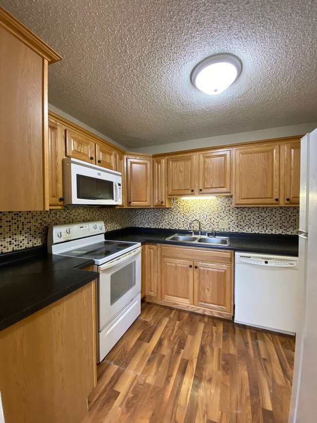 Foto del edificio - 2 Bed 1 Bath Townhome