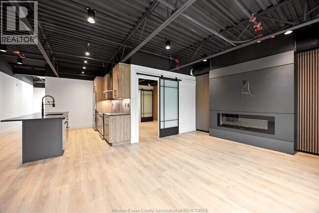 Photo du bâtiment - 3850 Dougall Ave