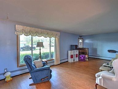 Building Photo - Awesome tri-level home in OREANA