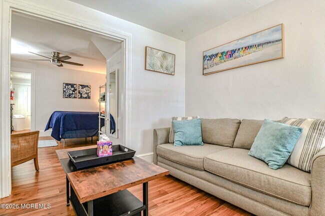 Foto del edificio - 19 Webb Ave