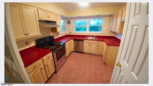 Building Photo - 304 Lake Shore S