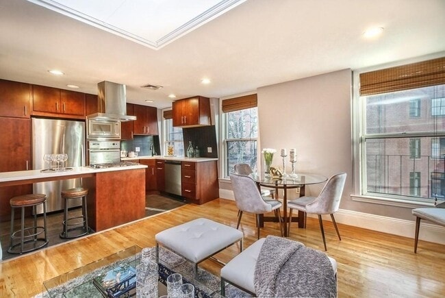 Building Photo - 356 Marlborough St
