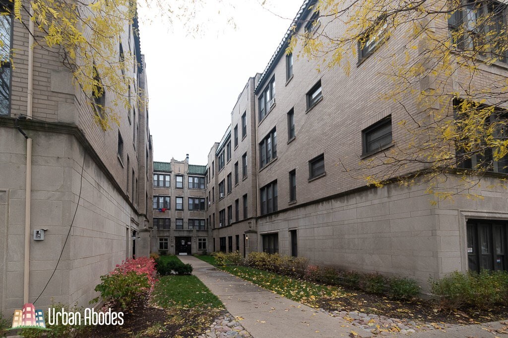 627 W Roscoe St, Chicago, IL 60657 Apartments in Chicago, IL