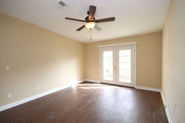 Foto del edificio - Spacious 2/2 Apartment off Olive Rd – Prim...