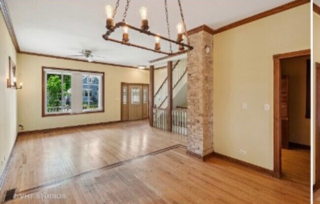 Building Photo - 3035 N Leavitt St