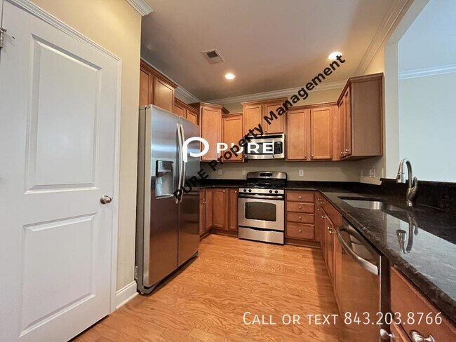 Building Photo - Lovely Open Floor Plan With 2 Levels!
