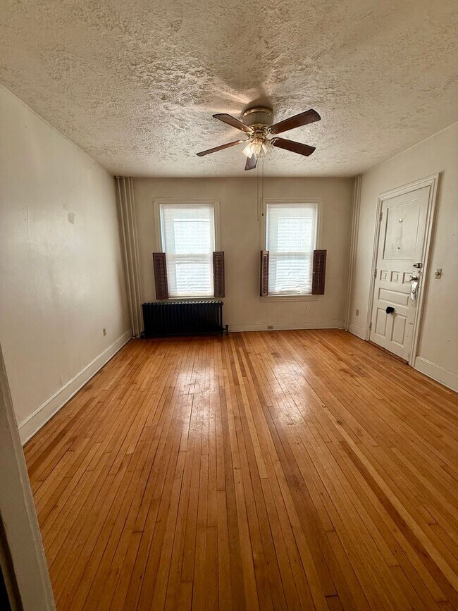 Foto del edificio - 326 W Broad St